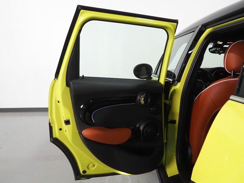 2023 MINI Cooper S 4 Door *ICONIC TRIM, HEADS-UP DISPLAY, NAVIGATION, BACKUP-CAMERA, COLOR TOUCHSCREEN, PANORAMA MOONROOF, CHESTERFIELD LEATHER, HEATED SEATS, HARMAN/KARDON, WIRELESS CHARGING, APPLE CARPLAY Round Rock TX