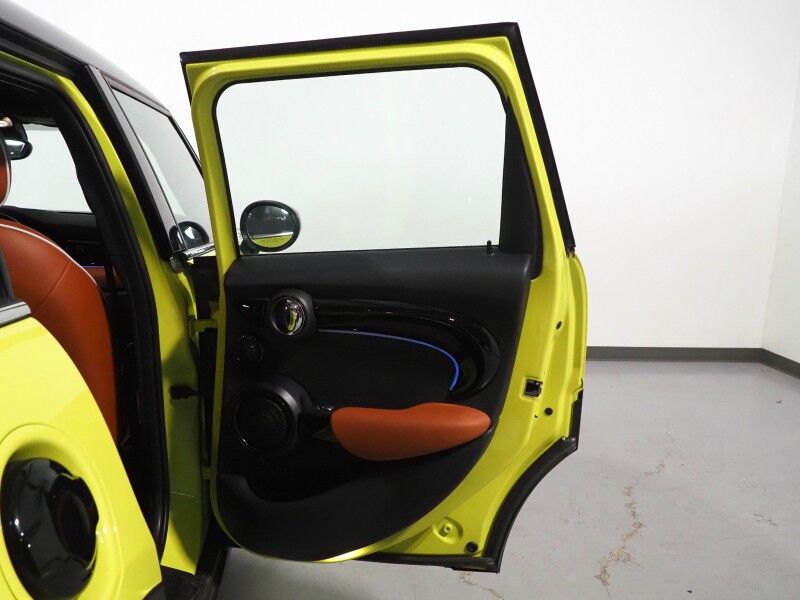 2023 MINI Cooper S 4 Door *ICONIC TRIM, HEADS-UP DISPLAY, NAVIGATION, BACKUP-CAMERA, COLOR TOUCHSCREEN, PANORAMA MOONROOF, CHESTERFIELD LEATHER, HEATED SEATS, HARMAN/KARDON, WIRELESS CHARGING, APPLE CARPLAY Round Rock TX