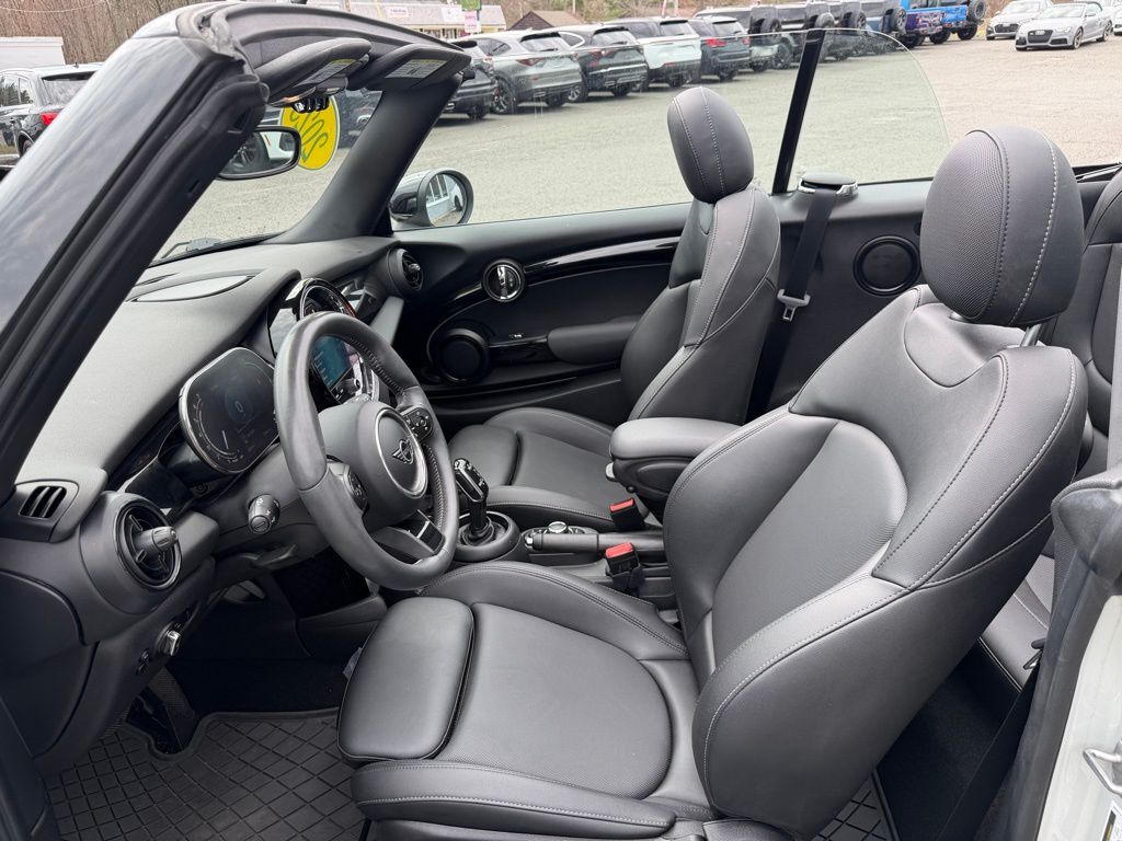 2023 MINI Cooper S Signature Orange MA