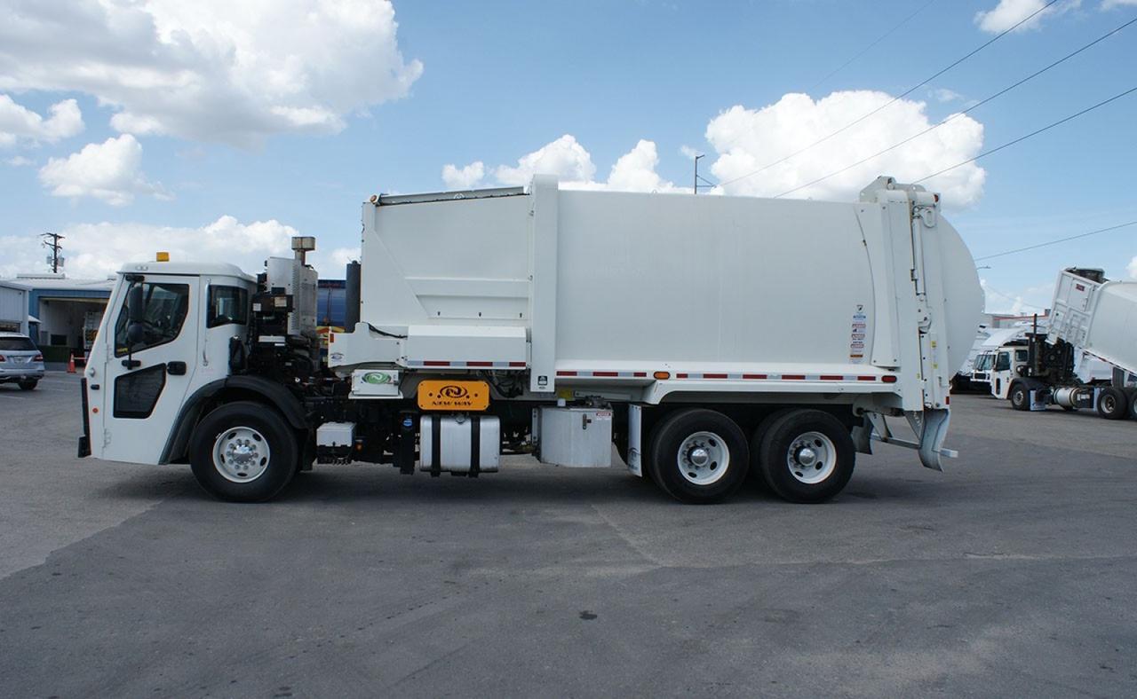 2023 Mack LR64 31 yard New Way Side Loader Garbage Truck