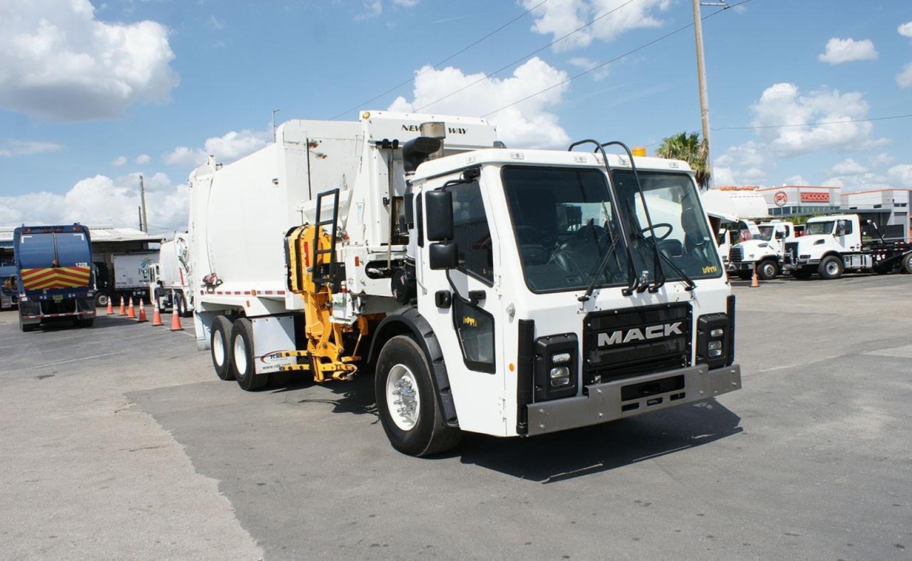 2023 Mack LR64 31 yard New Way Side Loader Garbage Truck Tampa FL