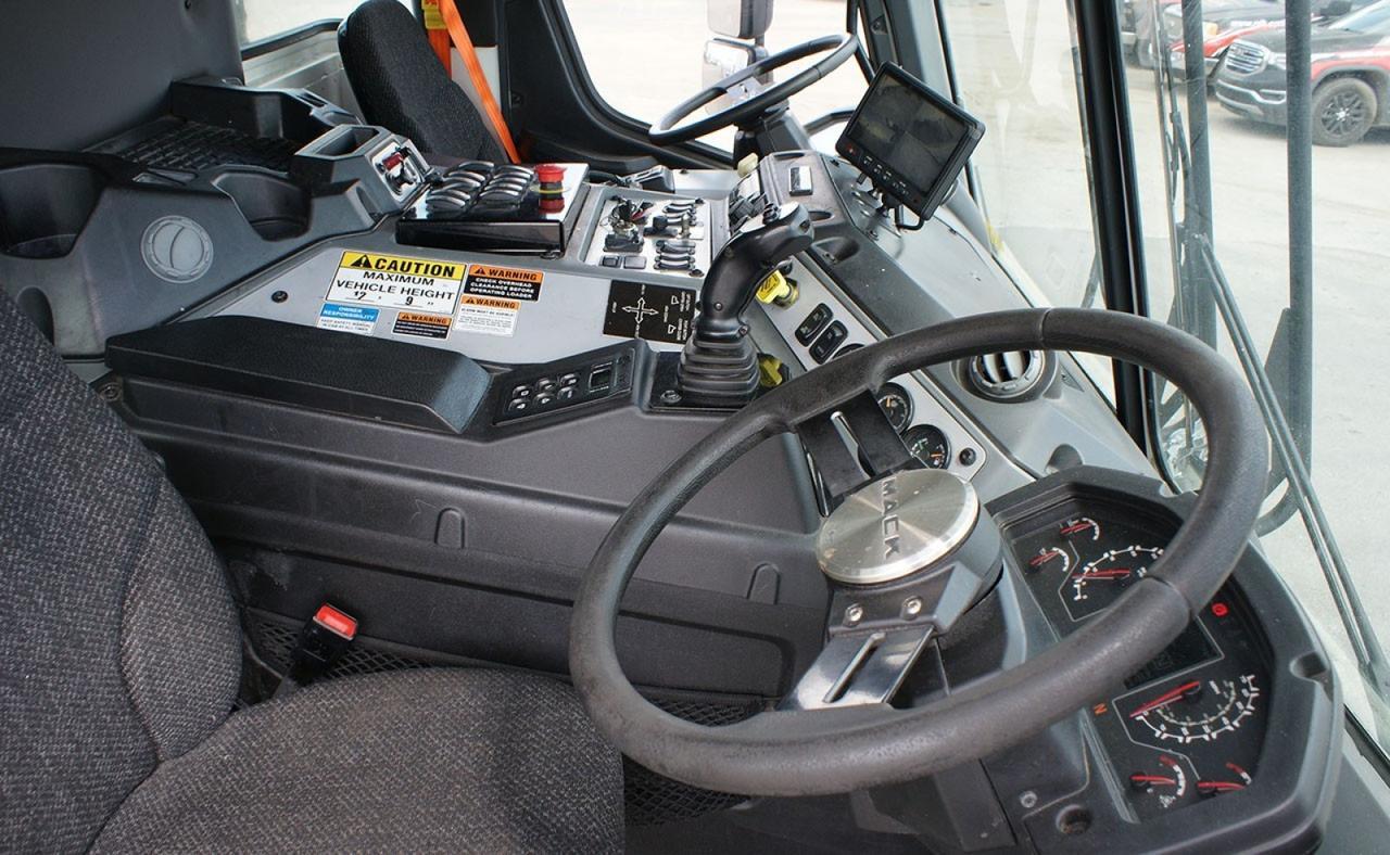 2023 Mack LR64 31 yard New Way Side Loader Garbage Truck Tampa FL