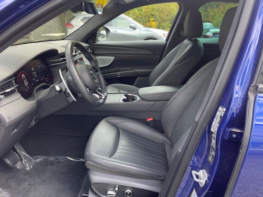 2023 Maserati Grecale Modena Orange MA