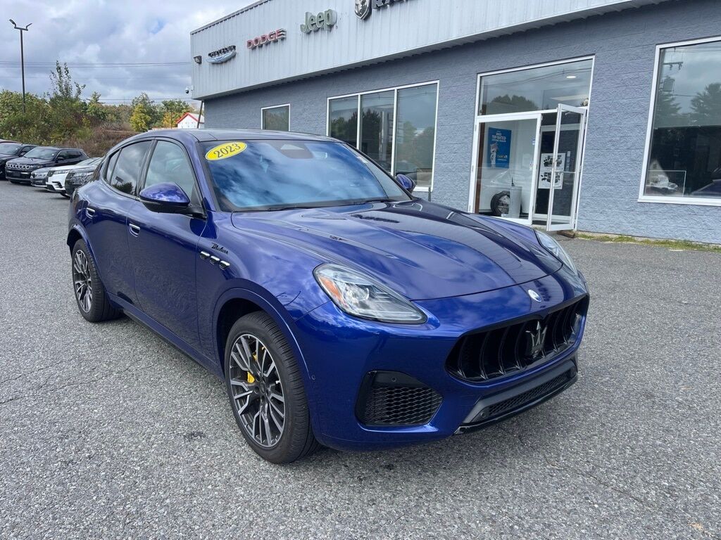 2023 Maserati Grecale Modena Orange MA