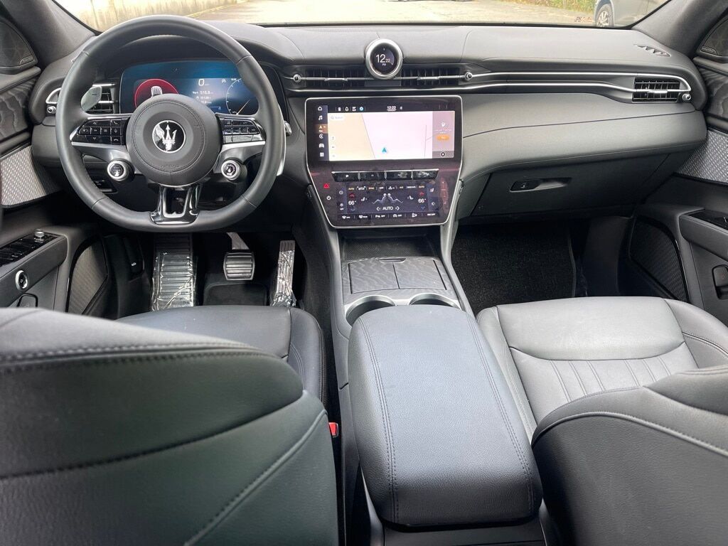 2023 Maserati Grecale Modena Orange MA