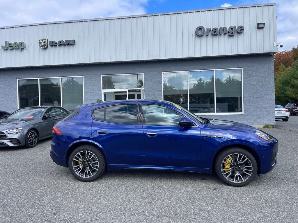 2023 Maserati Grecale Modena Orange MA