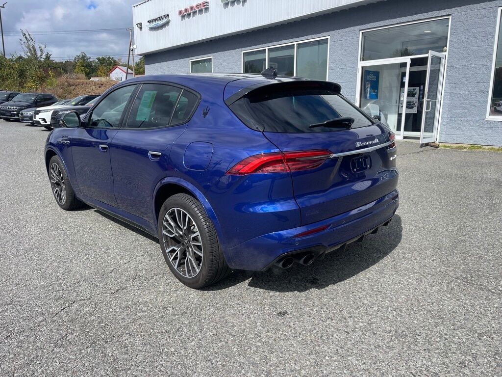 2023 Maserati Grecale Modena Orange MA