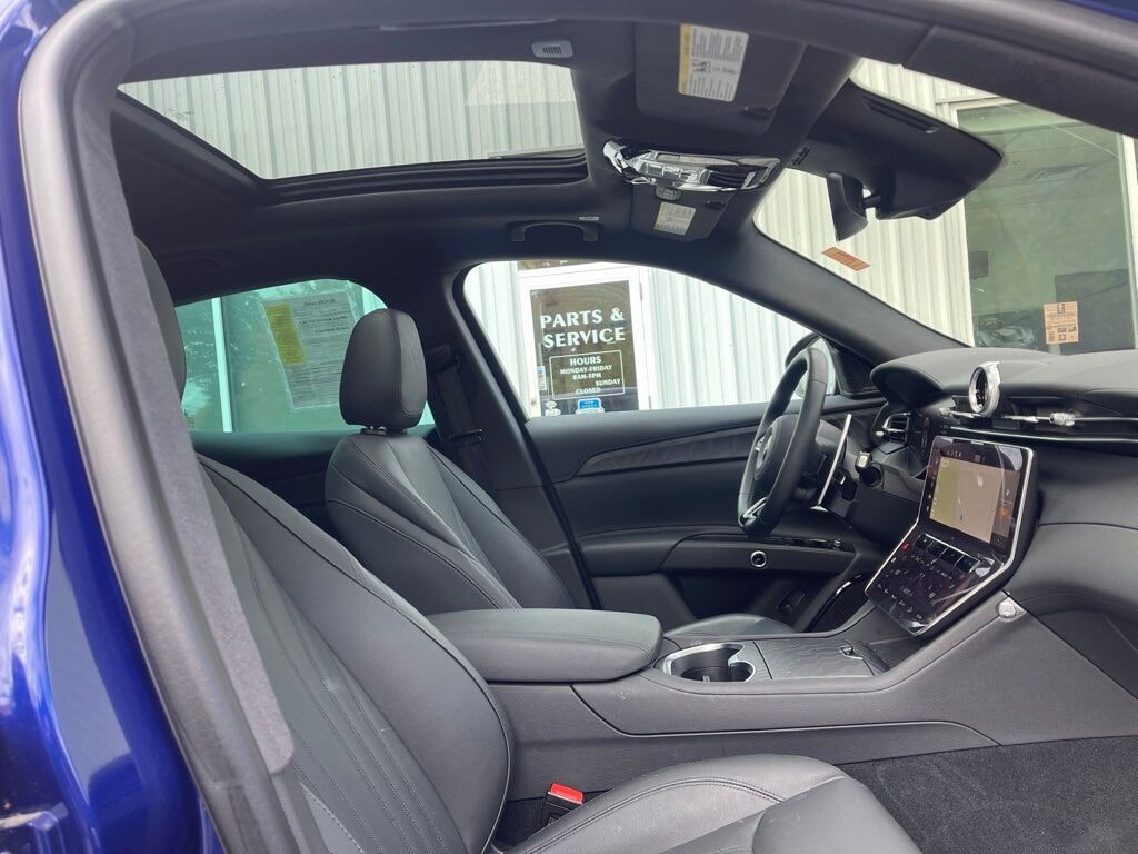 2023 Maserati Grecale Modena Orange MA