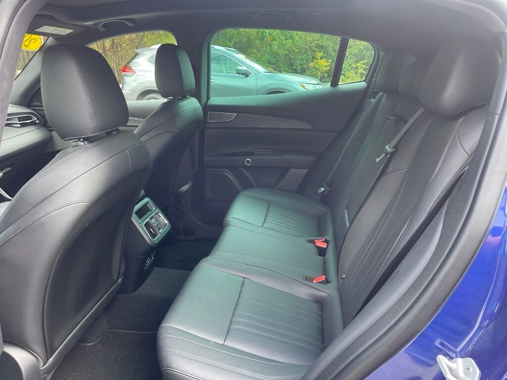 2023 Maserati Grecale Modena Orange MA