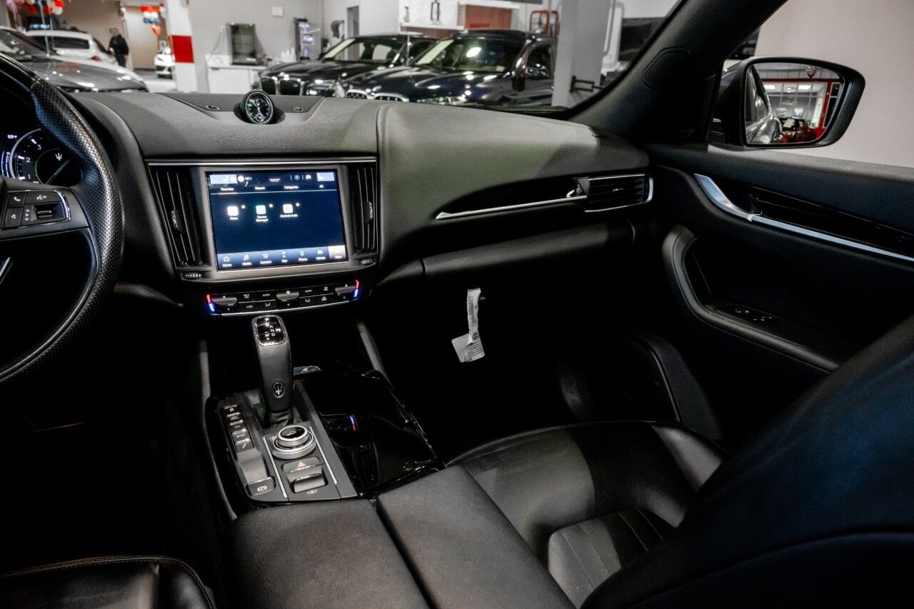 2023 Maserati Levante Base GT photo 32