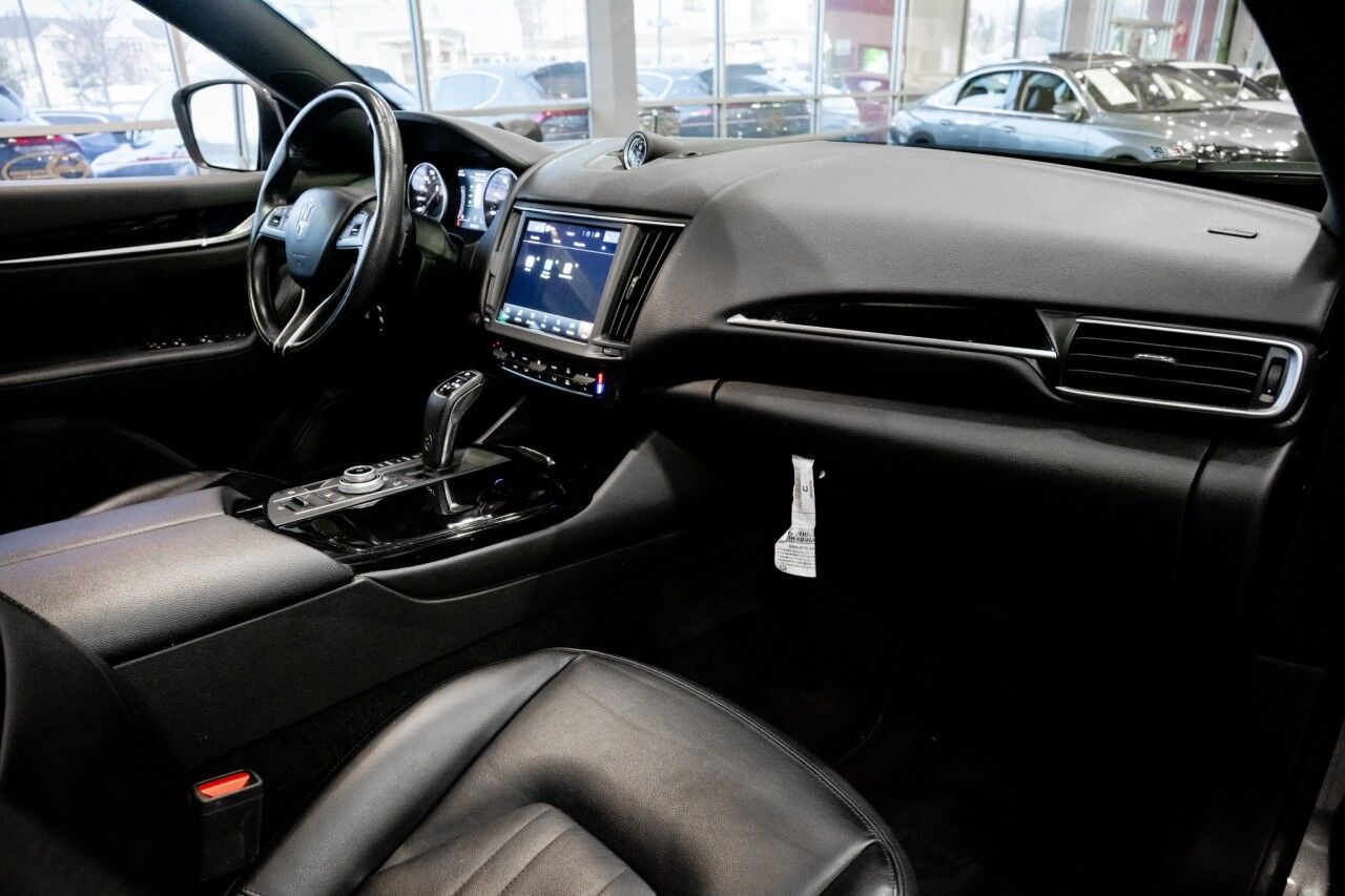 2023 Maserati Levante Base GT photo 27