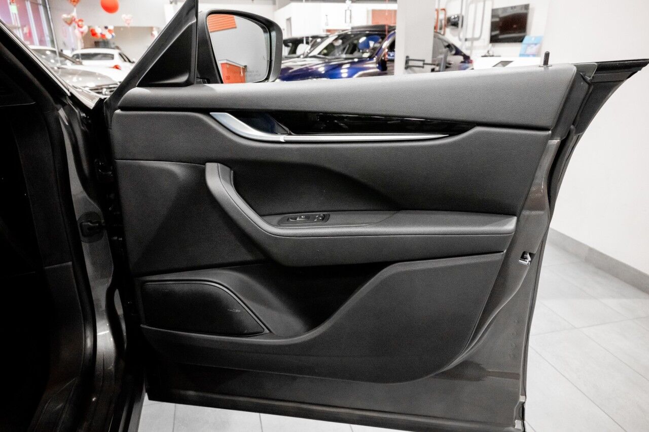 2023 Maserati Levante Base GT photo 29