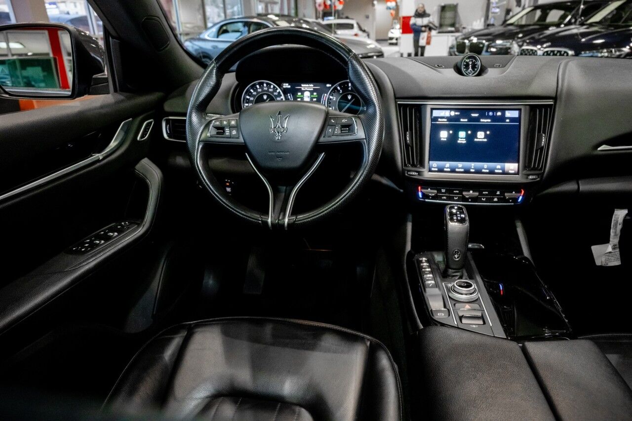 2023 Maserati Levante Base GT photo 31