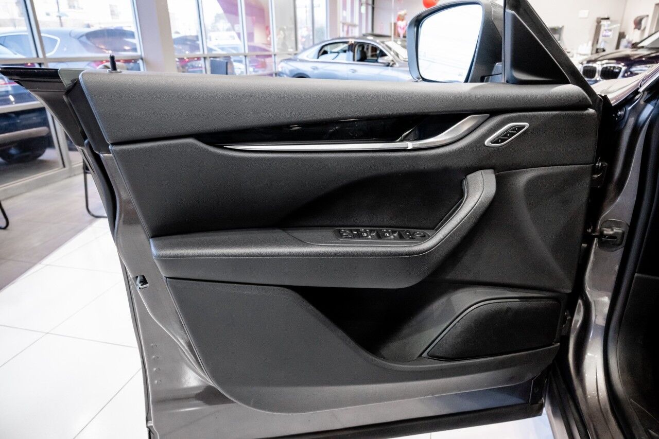 2023 Maserati Levante Base GT photo 16