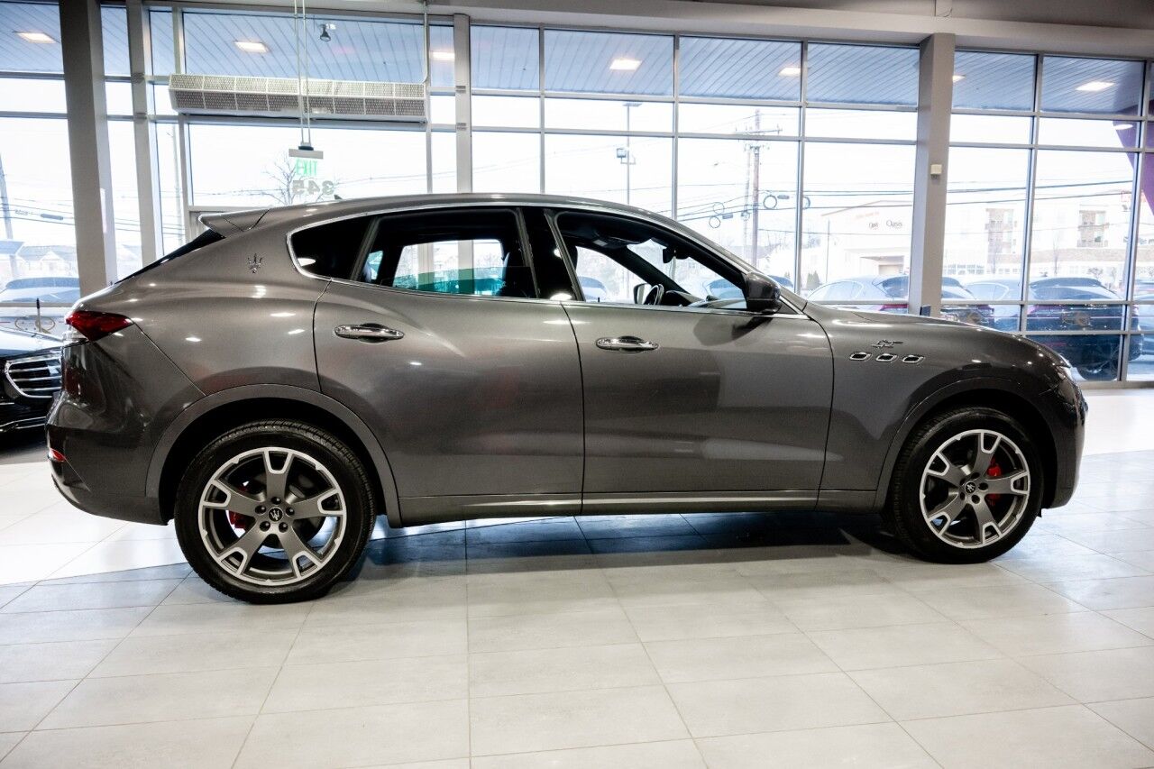2023 Maserati Levante Base GT photo 4