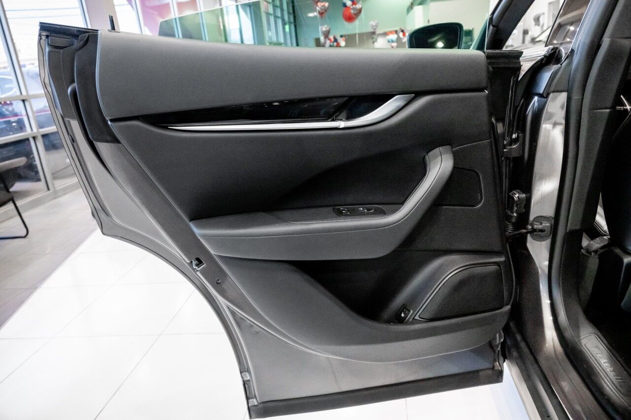 2023 Maserati Levante Base GT photo 21
