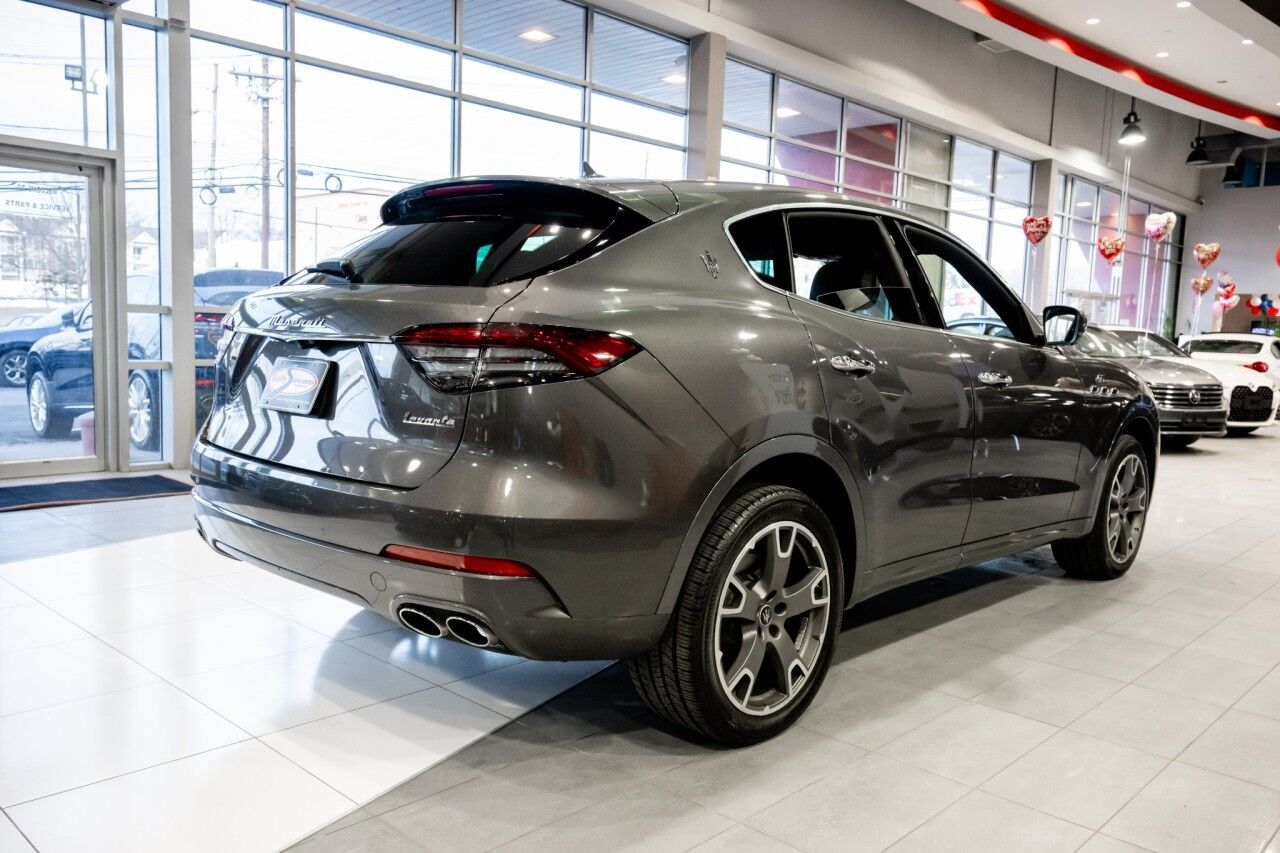 2023 Maserati Levante Base GT photo 5