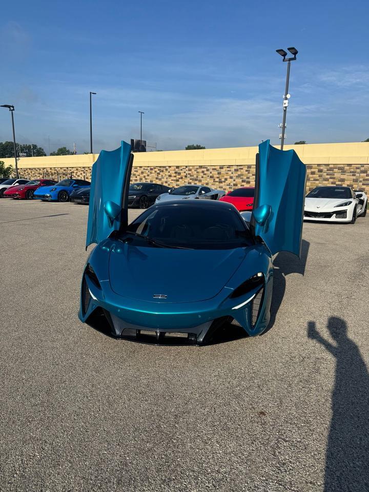 2023 McLaren Artura