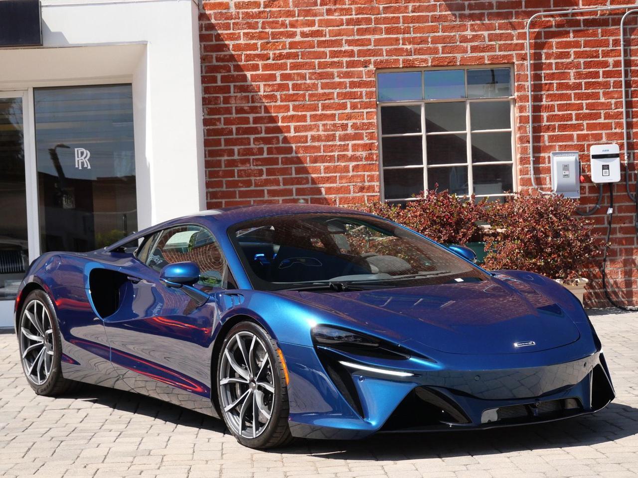 2023 McLaren Artura Performance Performance