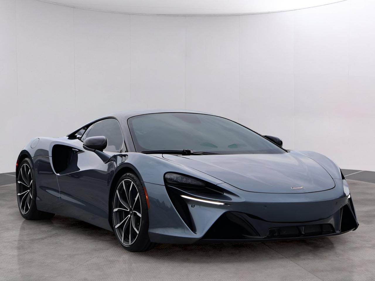 2023 McLaren Artura TechLux