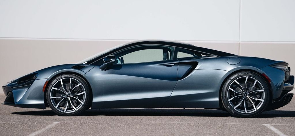 2023 McLaren Artura TechLux