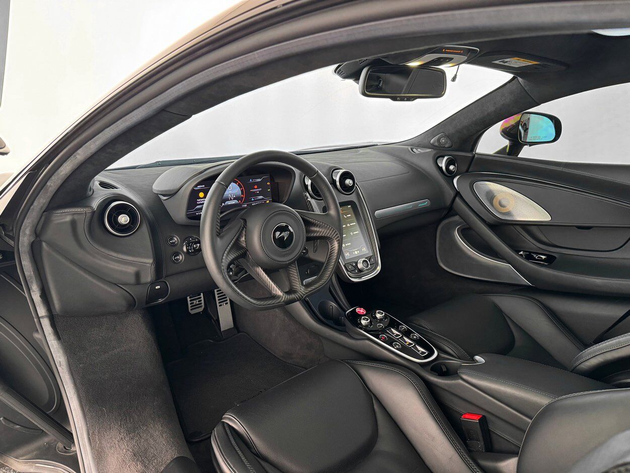 2023 Mclaren GT photo 3