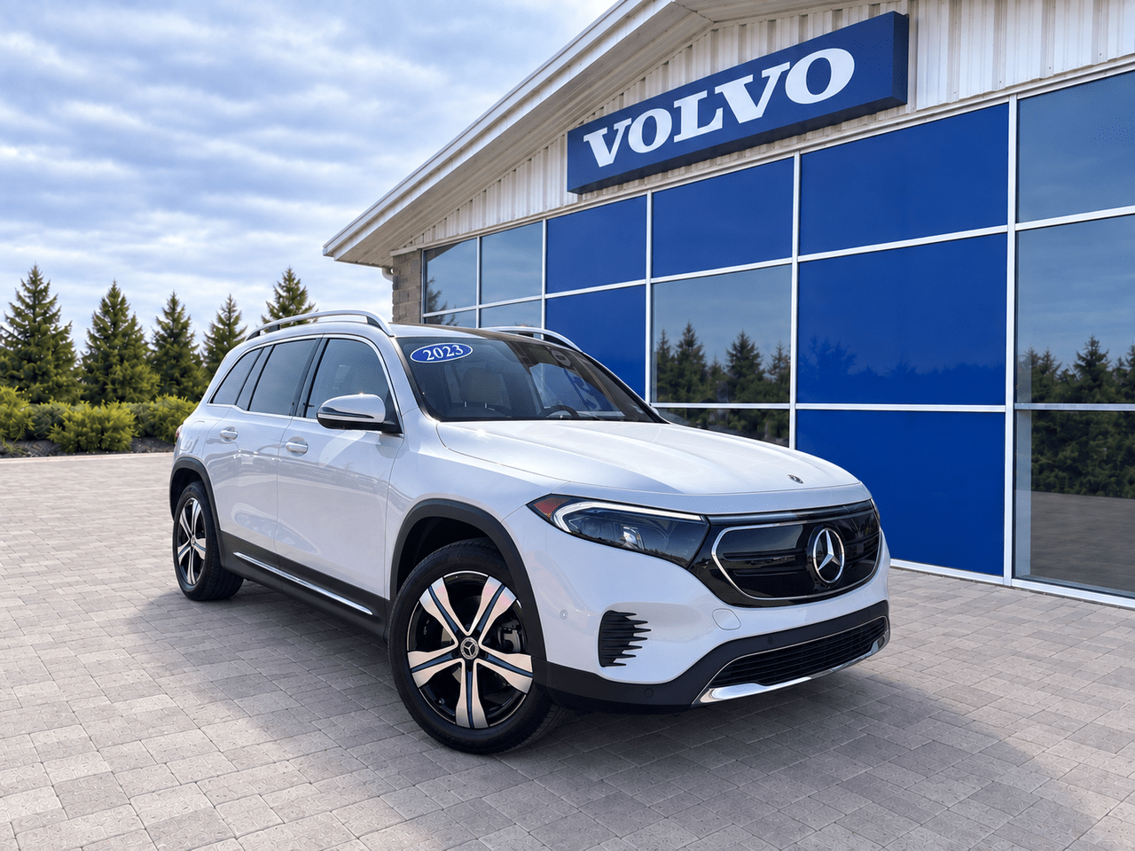 2023 Mercedes-Benz EQB 300
