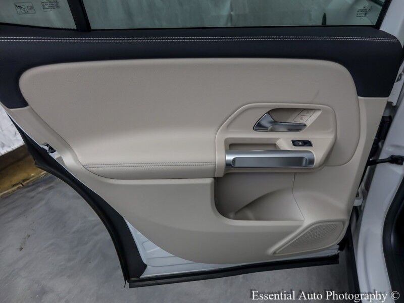2023 Mercedes-Benz EQB EQB 300 PRICE INCLUDES $4000 IRS TAX CREDIT!! YOU MUST QUALIFY!! Willowbrook IL