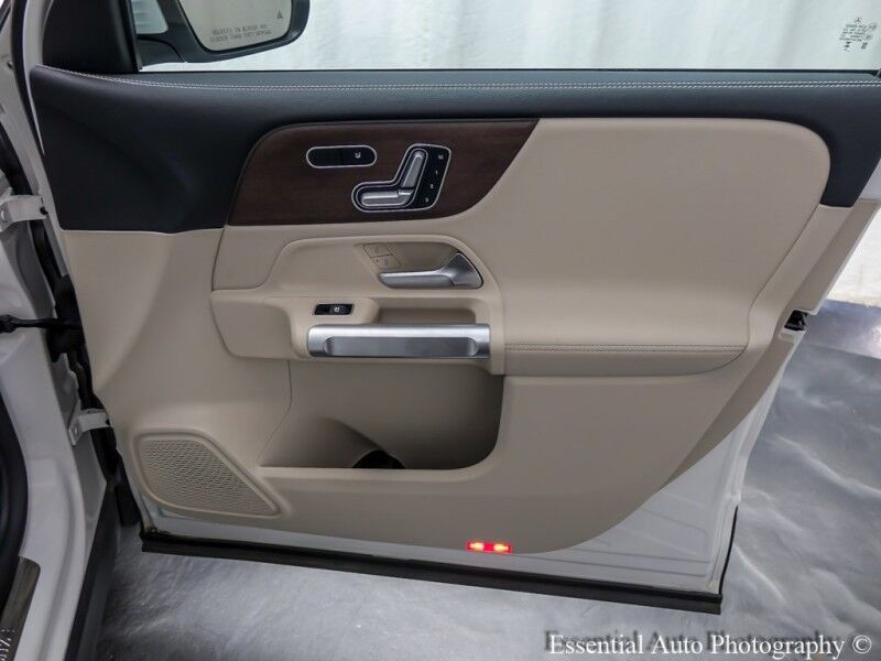 2023 Mercedes-Benz EQB EQB 300 PRICE INCLUDES $4000 IRS TAX CREDIT!! YOU MUST QUALIFY!! Willowbrook IL