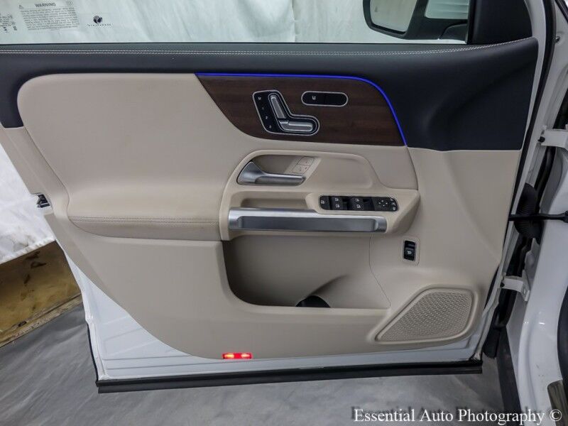 2023 Mercedes-Benz EQB EQB 300 PRICE INCLUDES $4000 IRS TAX CREDIT!! YOU MUST QUALIFY!! Willowbrook IL