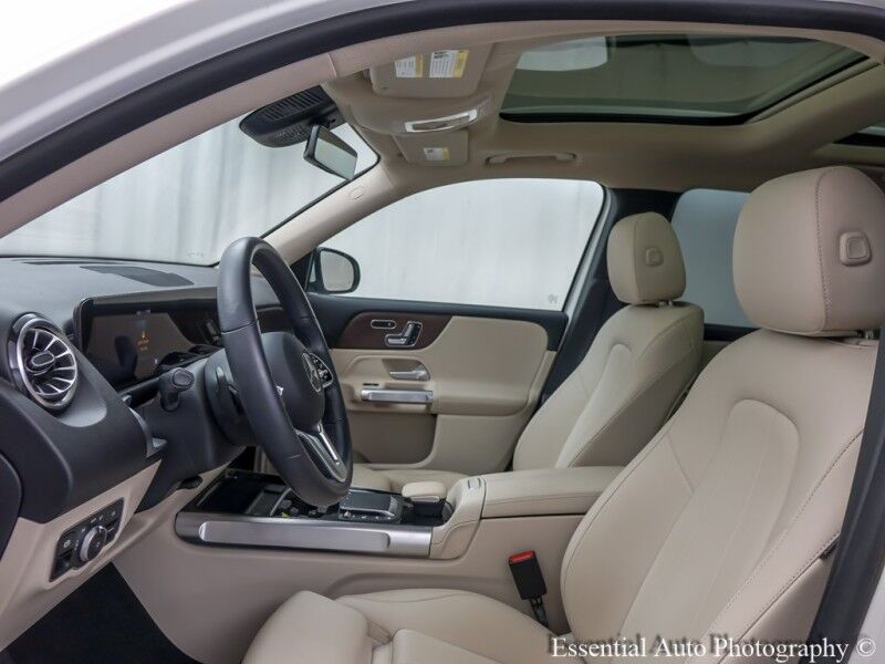 2023 Mercedes-Benz EQB EQB 300 PRICE INCLUDES $4000 IRS TAX CREDIT!! YOU MUST QUALIFY!! Willowbrook IL