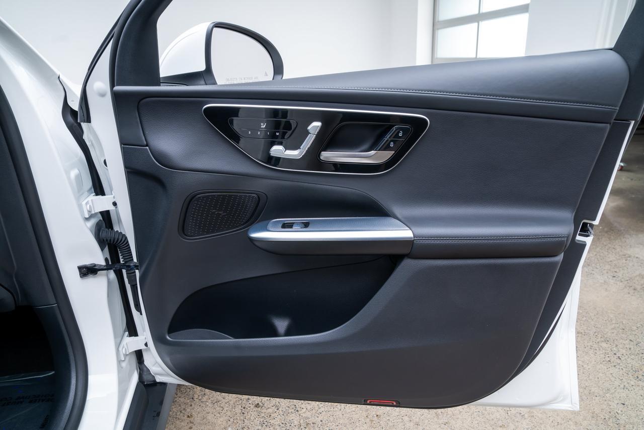 2023 Mercedes-Benz GLC GLC 300 Panoramic Roof / Active Park Assist Portland OR