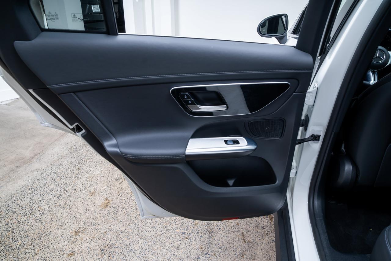 2023 Mercedes-Benz GLC GLC 300 Panoramic Roof / Active Park Assist Portland OR