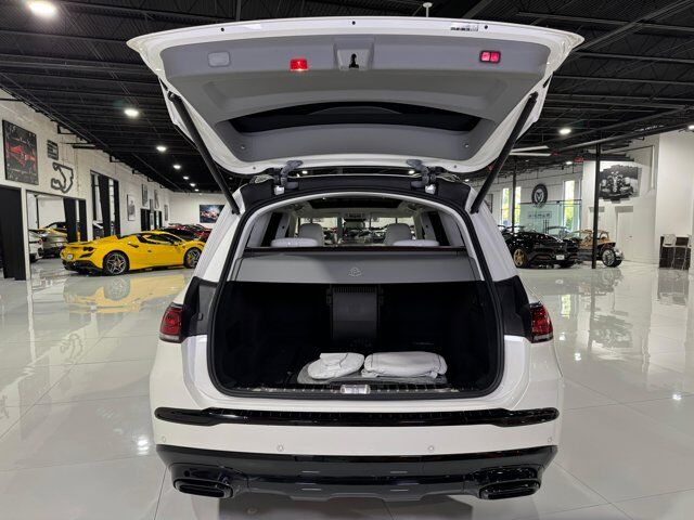 2023 Mercedes-Benz GLS Maybach GLS 600 designo Diamond White paint, Burmester 4D, Exclusive Nappa leather AND MUCH MORE!!! Fort Lauderdale FL