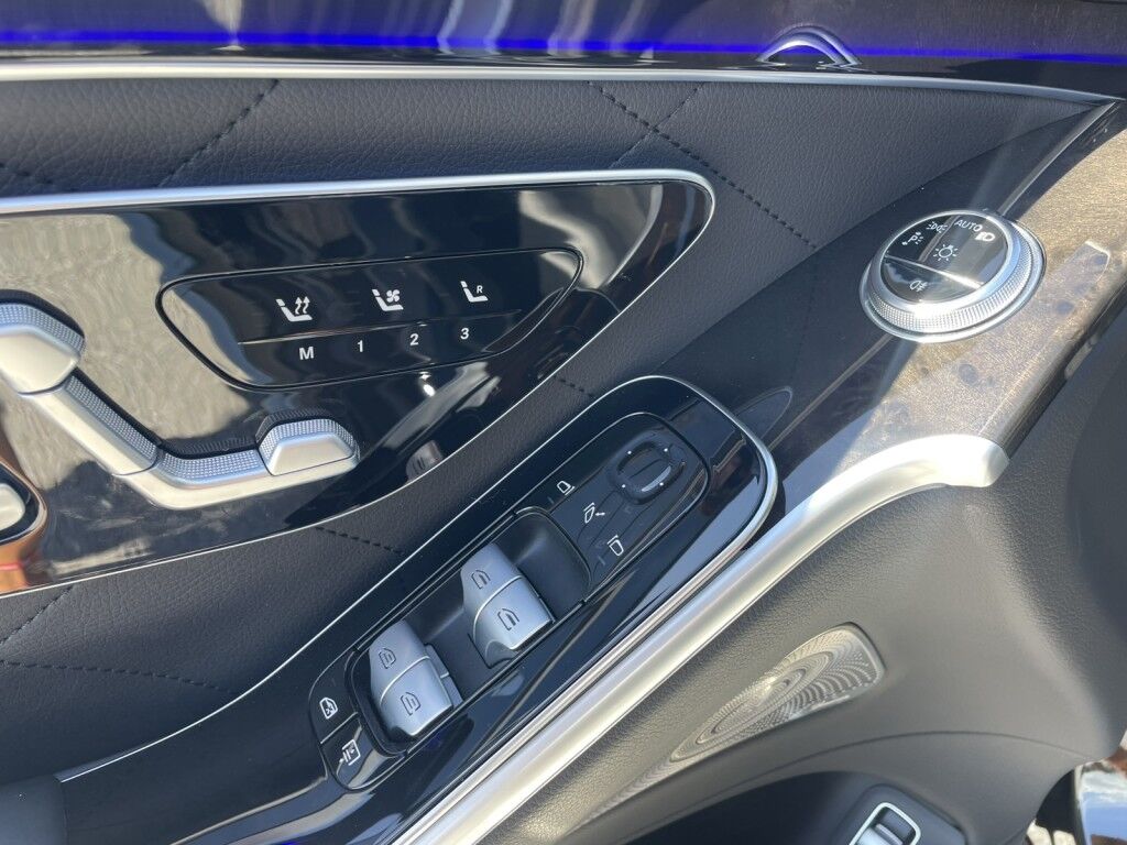 2023 Mercedes-Benz S580 ORIGINAL MSRP $139575~COMFORT PKG~AMG LINE PKG~3D INSTRUMENT CLUSTER~NIGHT PKG~TOO MANY OTIONS TO LIST~ONLINE FINANCE AND SHIPPING AVAILABLE!!!! Sarasota FL