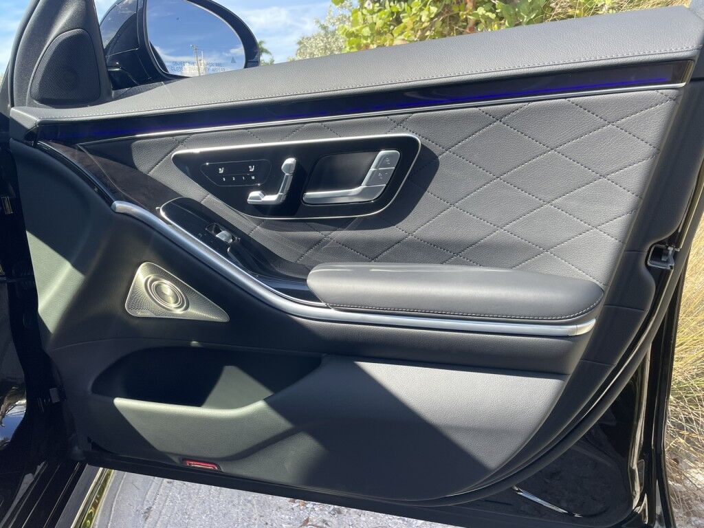 2023 Mercedes-Benz S580 ORIGINAL MSRP $139575~COMFORT PKG~AMG LINE PKG~3D INSTRUMENT CLUSTER~NIGHT PKG~TOO MANY OTIONS TO LIST~ONLINE FINANCE AND SHIPPING AVAILABLE!!!! Sarasota FL