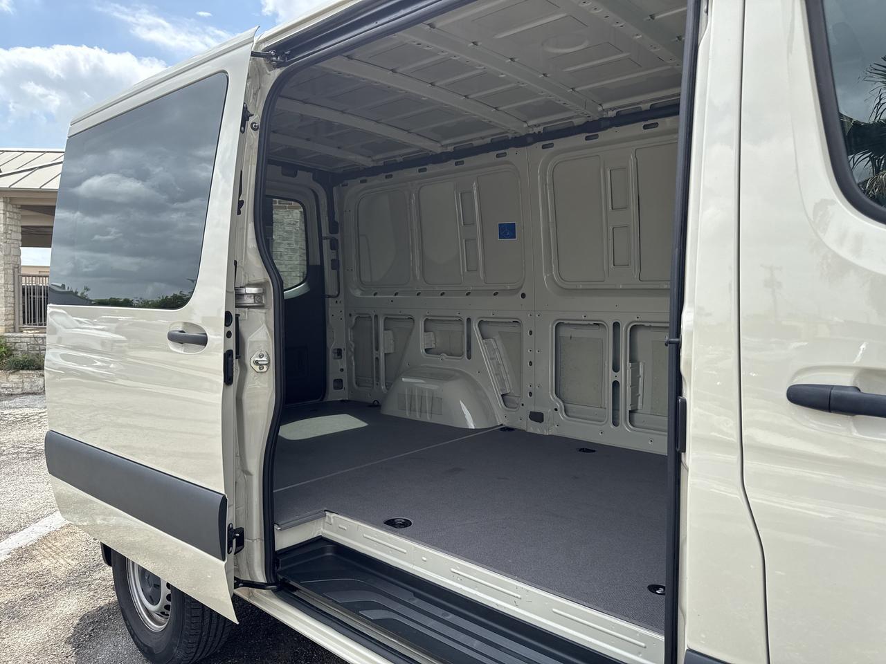 2023 Mercedes-Benz SPRINTER Cargo 144 WB San Antonio TX