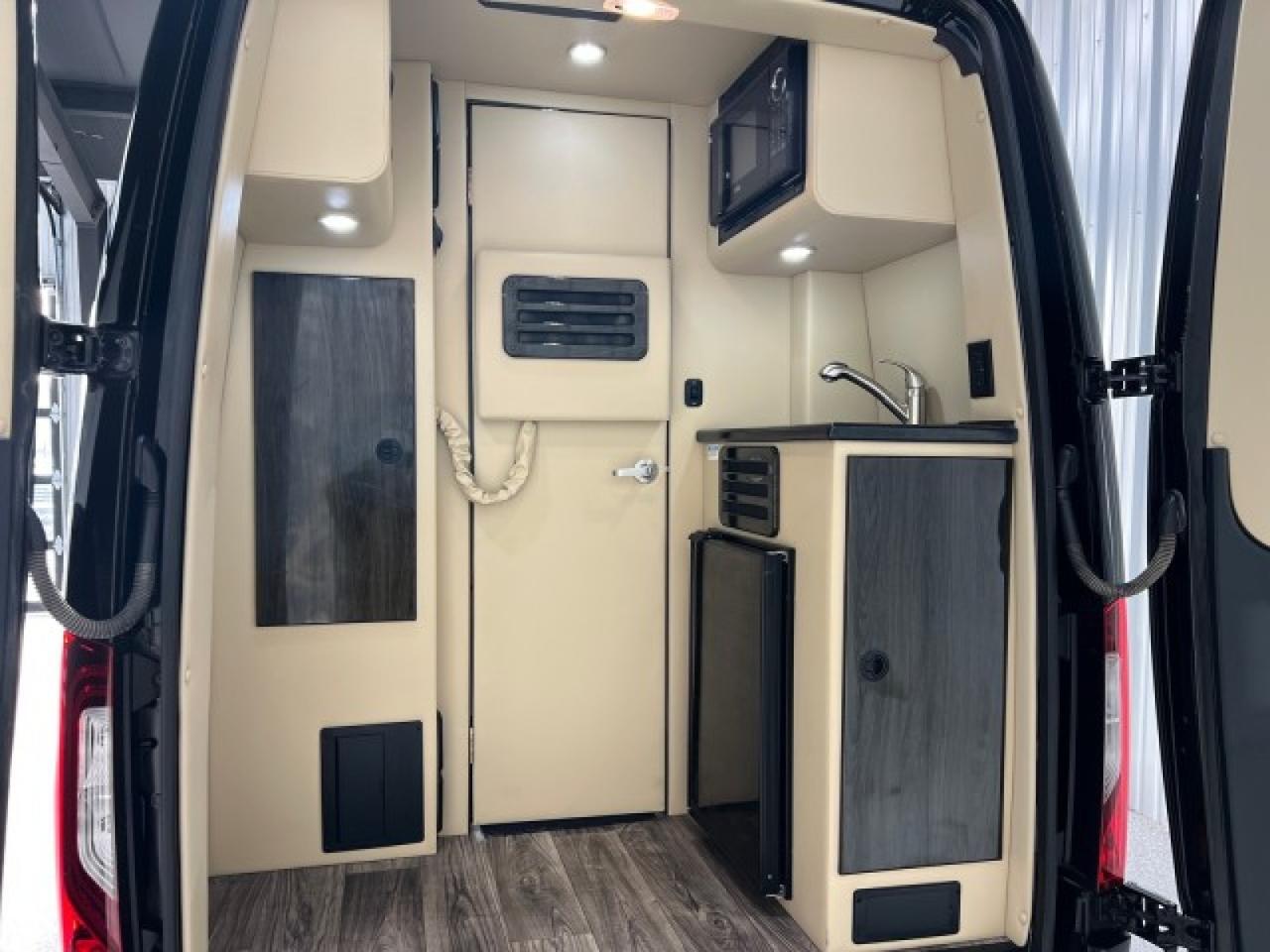 2023 Mercedes-Benz Sprinter 3500XD, 2024 Midwestern Design Luxe Cruiser Houston TX