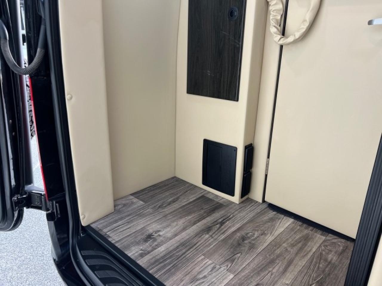 2023 Mercedes-Benz Sprinter 3500XD, 2024 Midwestern Design Luxe Cruiser Houston TX