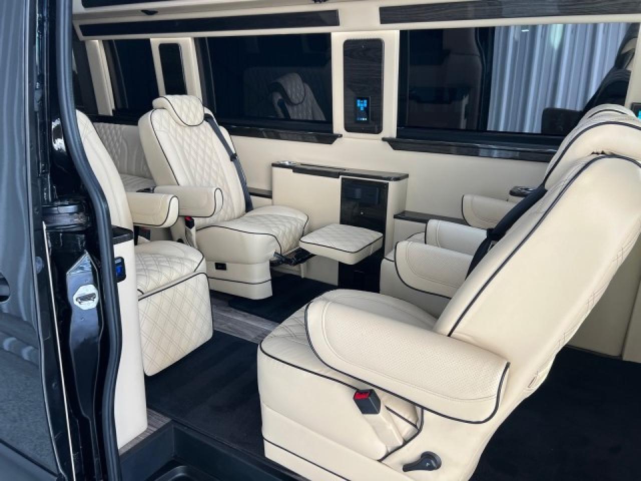2023 Mercedes-Benz Sprinter 3500XD, 2024 Midwestern Design Luxe Cruiser Houston TX