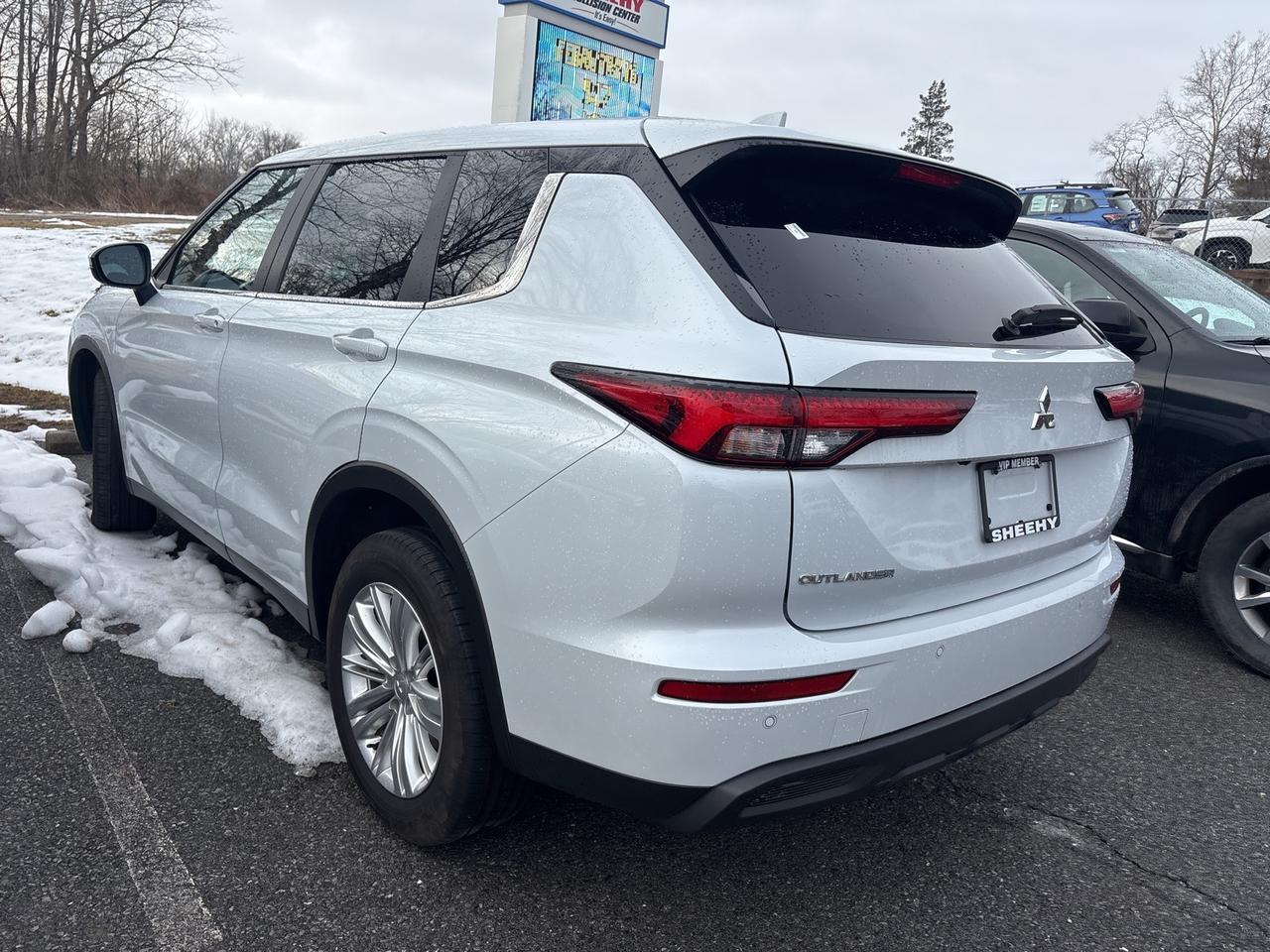 2023 Mitsubishi Outlander ES Hagerstown MD