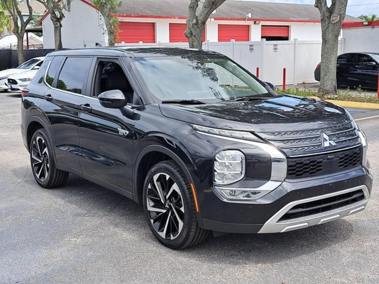 2023 Mitsubishi Outlander PHEV SE