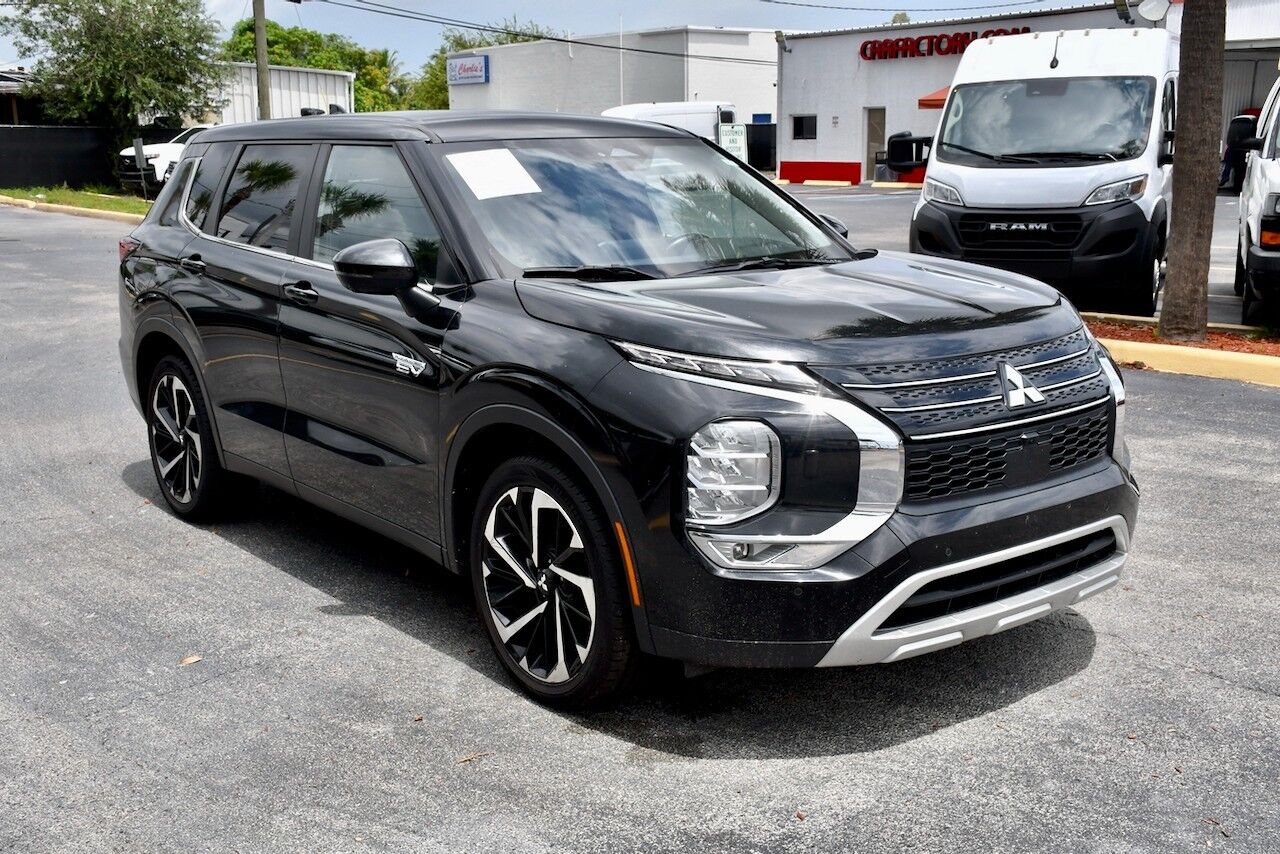 2023 Mitsubishi Outlander PHEV SE