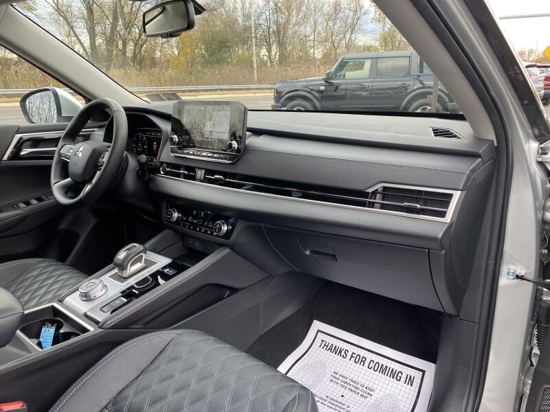 2023 Mitsubishi Outlander PHEV SEL Bristol  PA