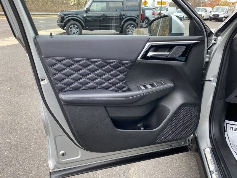 2023 Mitsubishi Outlander PHEV SEL Bristol  PA