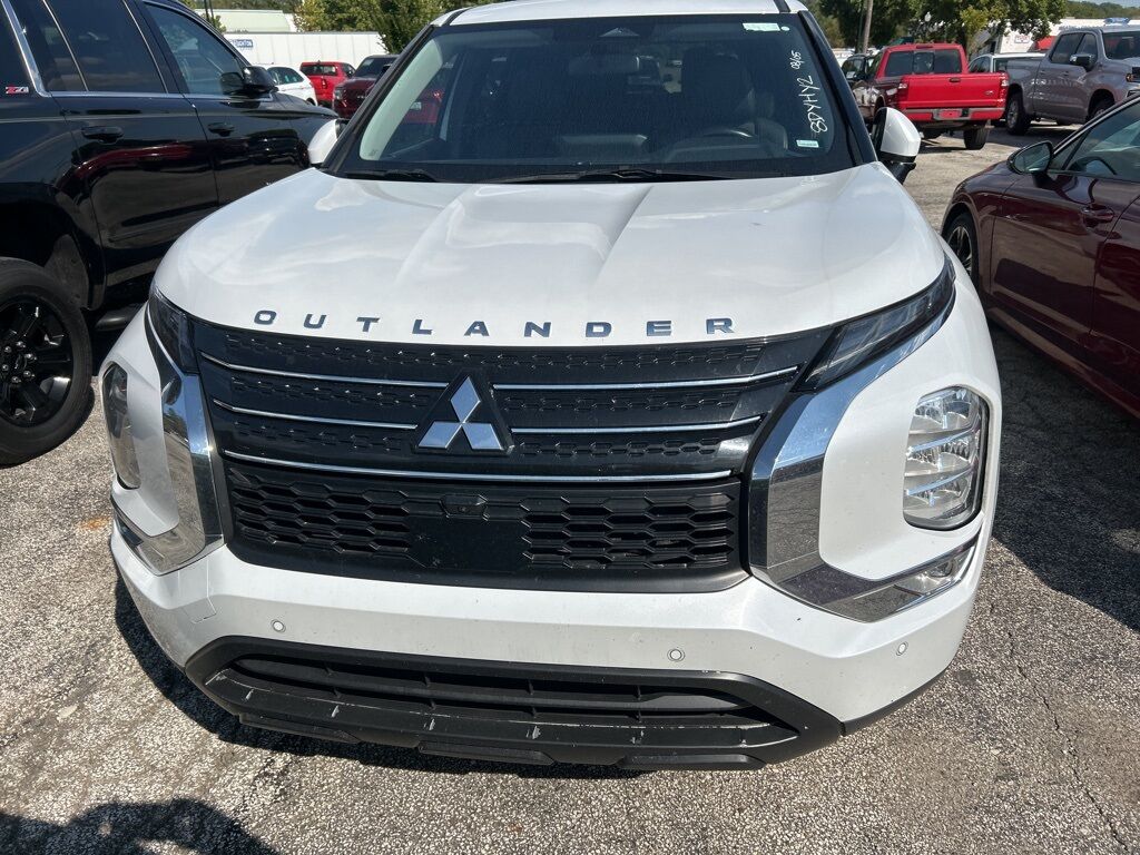2023 Mitsubishi Outlander SE Akron OH