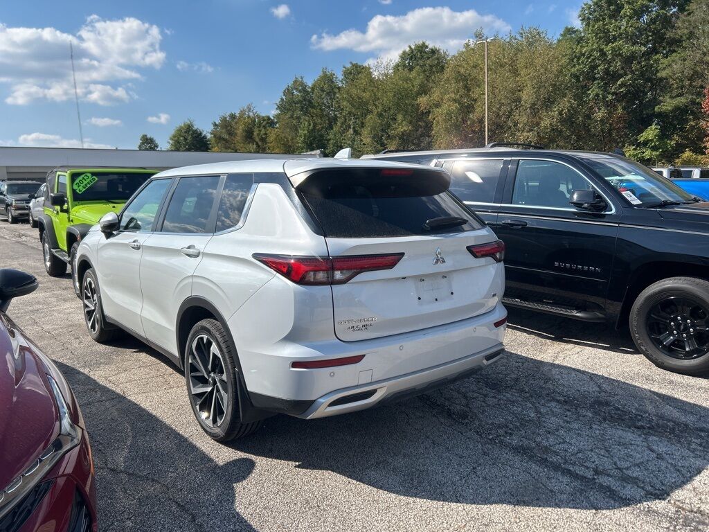 2023 Mitsubishi Outlander SE Akron OH