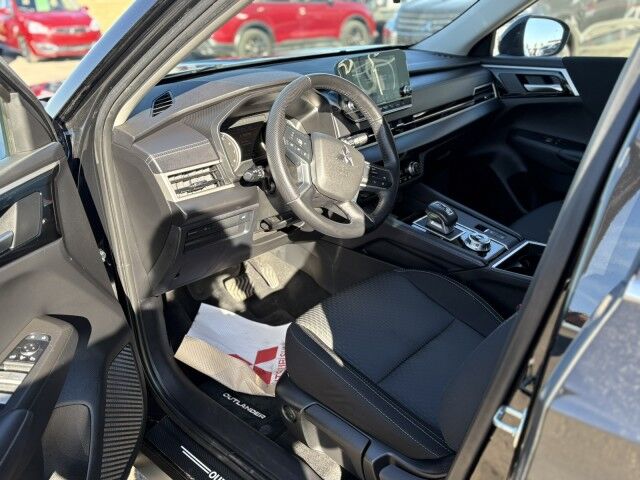 2023 Mitsubishi Outlander SE Grande Prairie AB