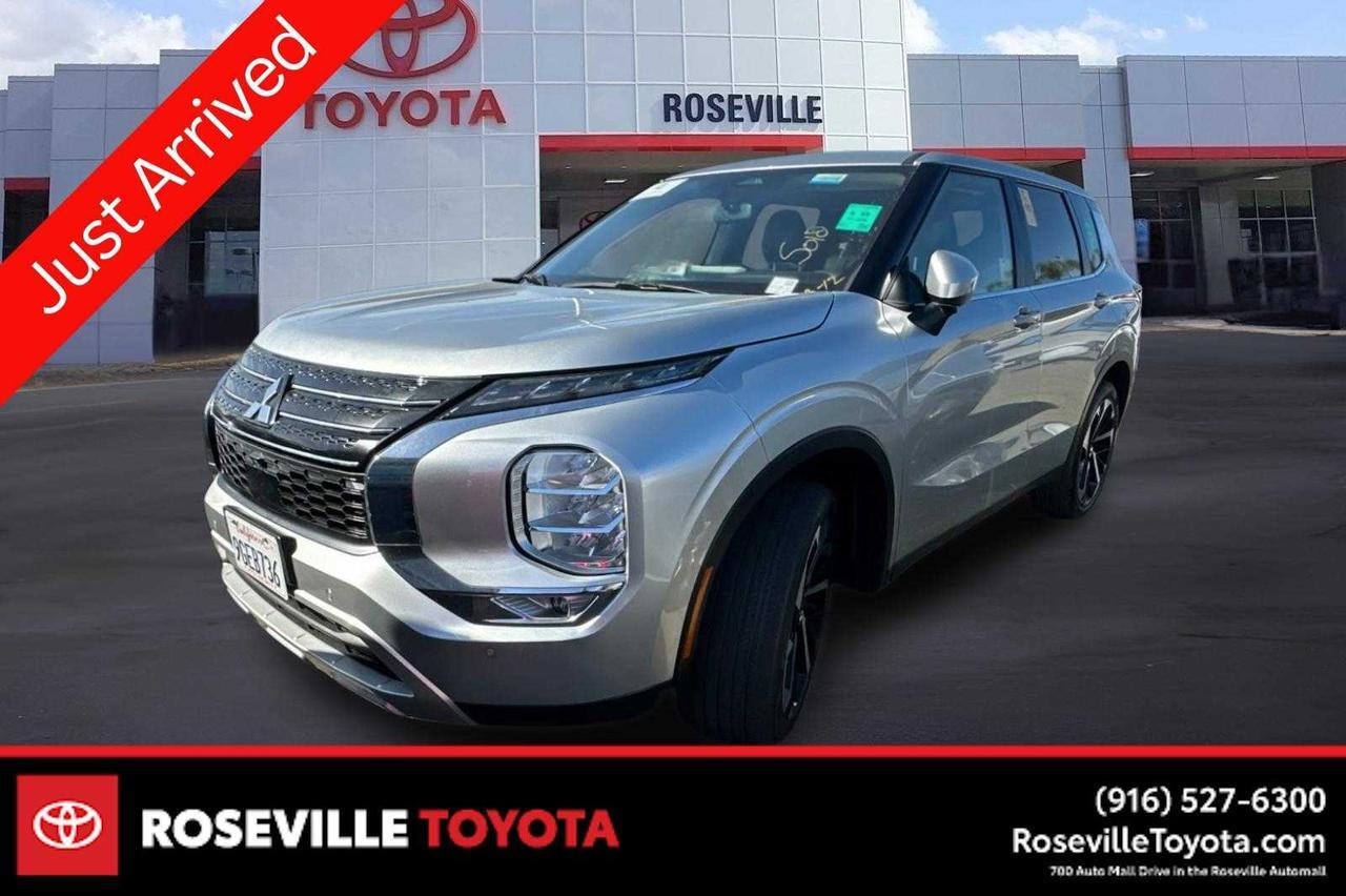 2023 Mitsubishi Outlander SE