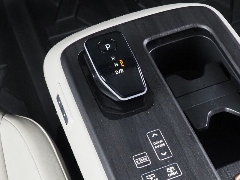 2023 Nissan ARIYA EVOLVE+ *HEADS-UP DISPLAY, NAVIGATION, SAFETY ALERTS, ADAPTIVE CRUISE, 360 VIEW CAMERAS, PANORAMA MOONROOF, HEATED SEATS/STEERING, WIRELESS CHARGING, APPLE CARPLAY Round Rock TX